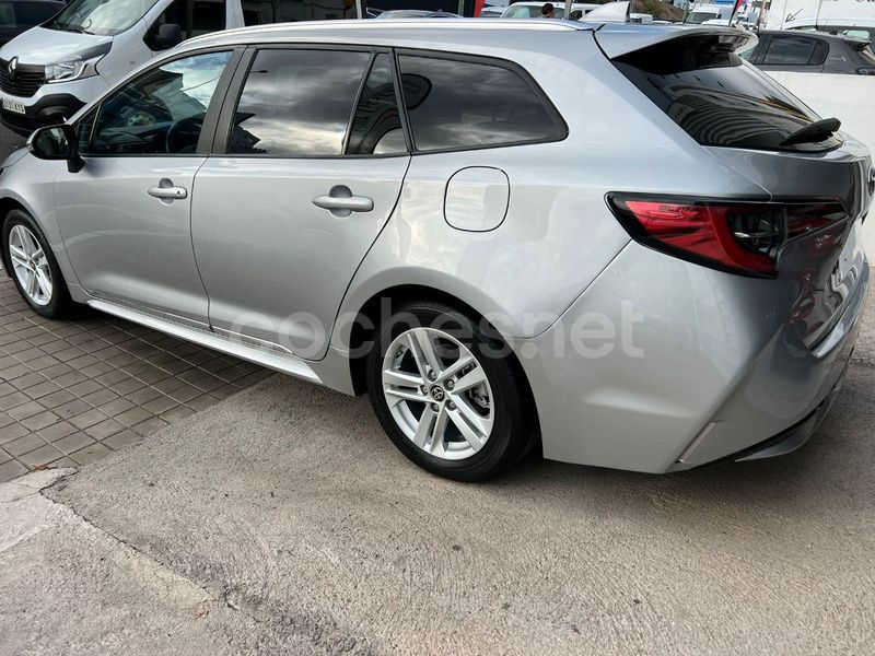 Usado Toyota Corolla Sport 122 CV (89 kW) 2022 Gris / plata Familiar