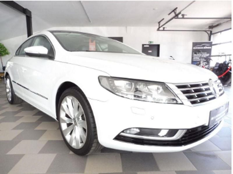 Usado VW Passat 2018 Blanco metalizado Berlina