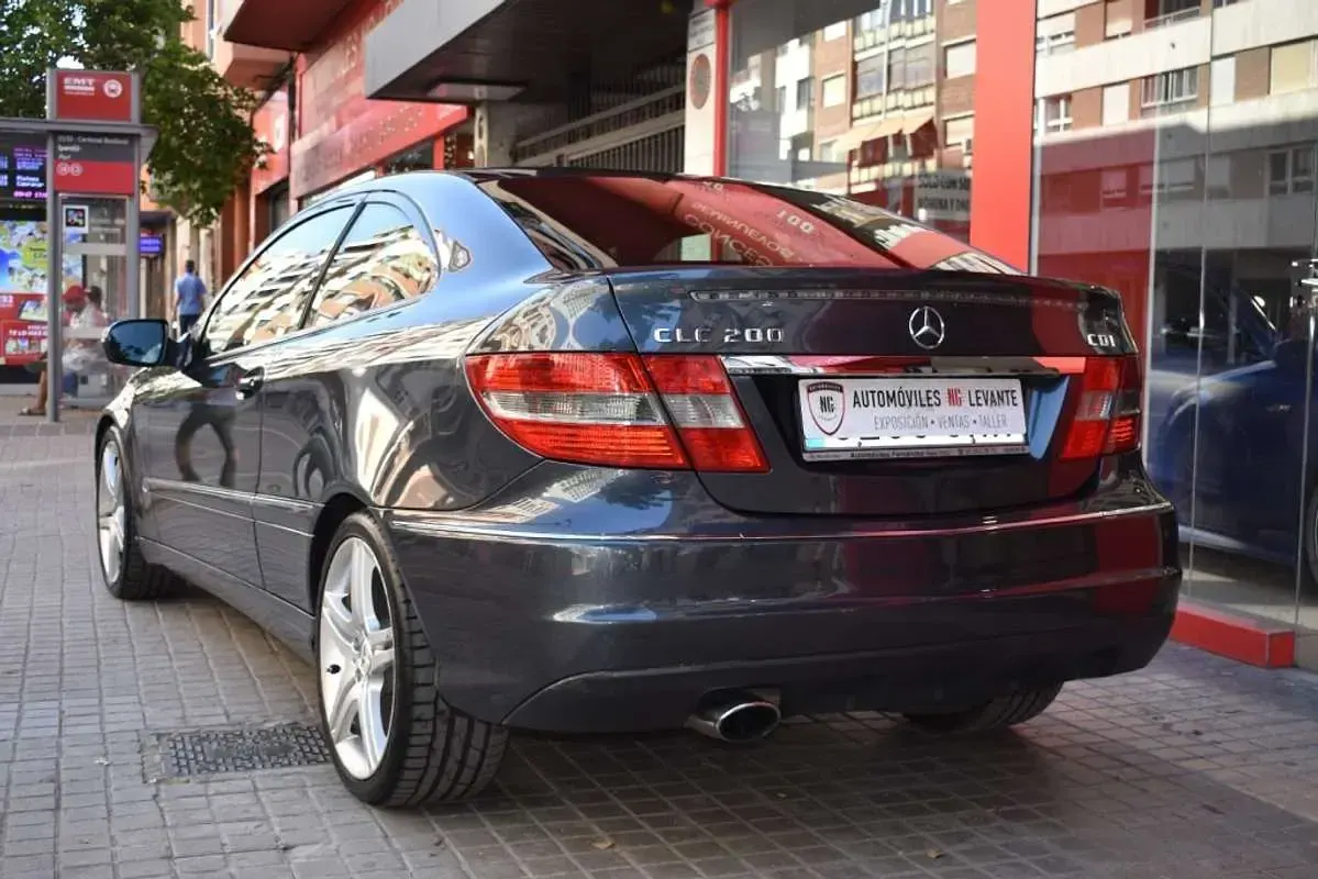 Usado Mercedes C200 122 CV (89 kW) 2009 Gris Coupe