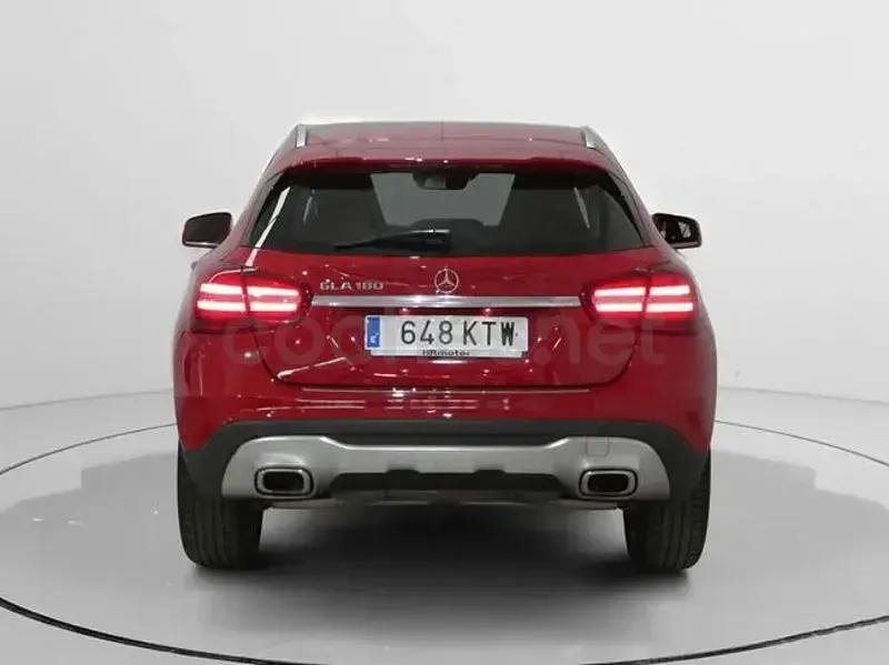 Usado Mercedes GLA180 122 CV (89 kW) 2019 Rojo SUV
