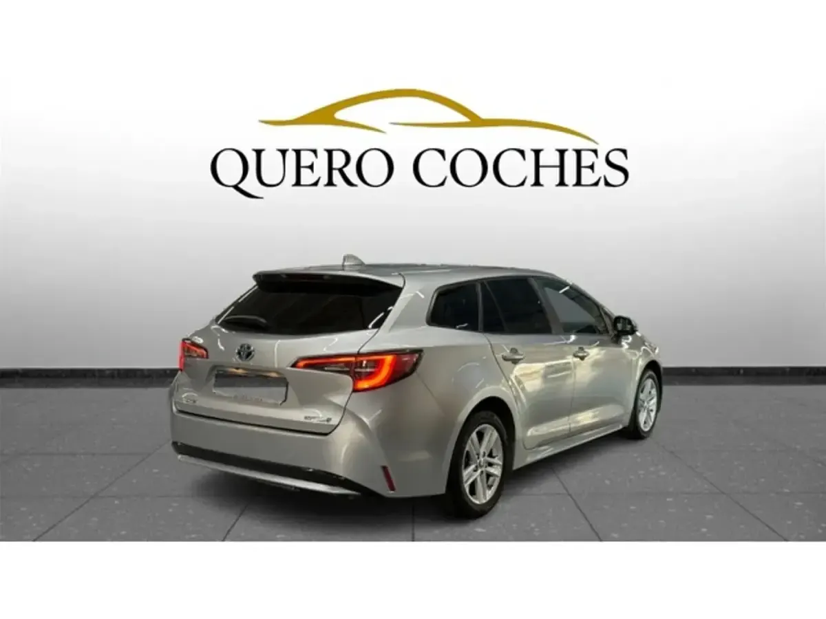 Usado Toyota Corolla Active 122 CV (89 kW) 2021 Plateado Familiar