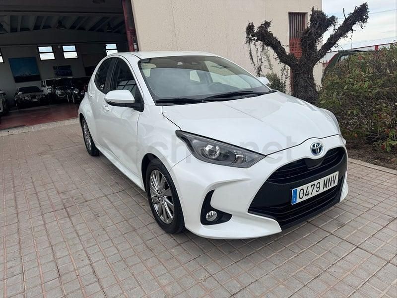 Usado Toyota Yaris Hybrid Active 116 CV (85 kW) 2024 Blanco Berlina