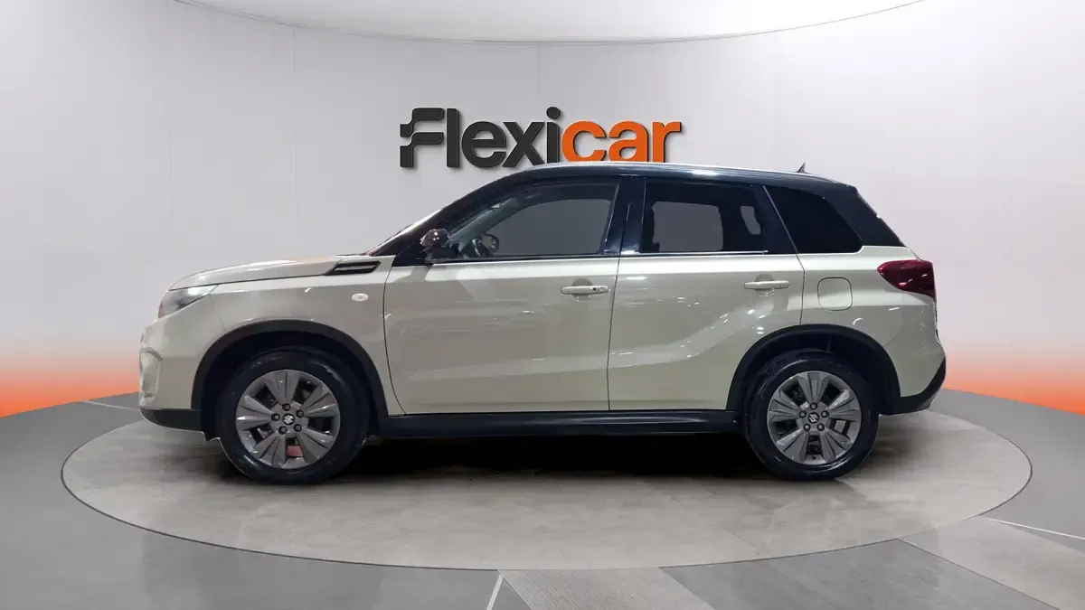 Usado Suzuki Vitara 116 CV (85 kW) 2022 Beige SUV