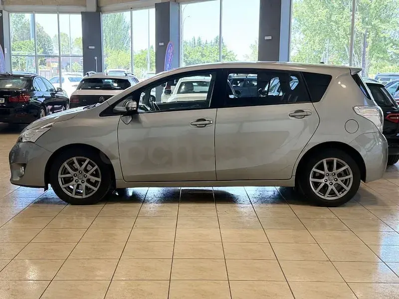 Usado Toyota Verso Advance 150 CV (110 kW) 2013 Gris / plata Monovolumen