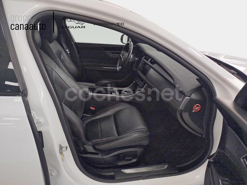 Usado Jaguar XF R-Sport 180 CV (132 kW) 2016 Blanco Berlina