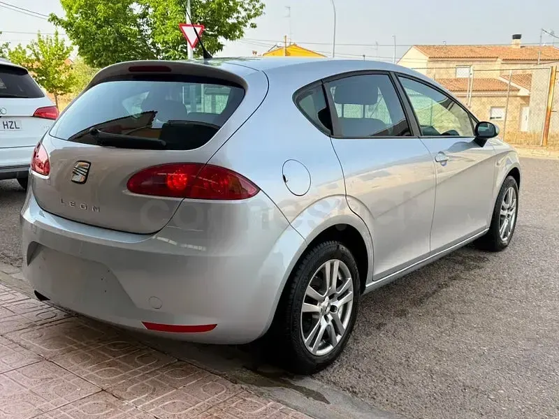 Usado Seat Leon Reference 102 CV (75 kW) 2007 Gris / plata Utilitario
