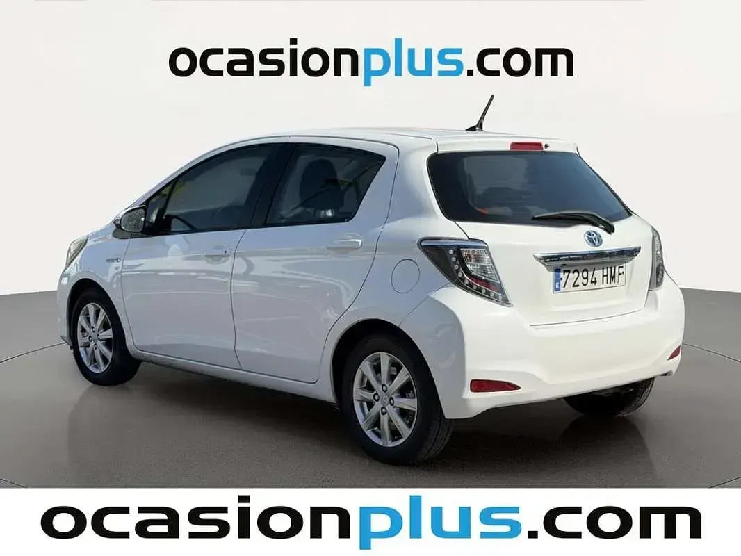 Usado Toyota Yaris Hybrid Advance 99 CV (72 kW) 2012 Blanco Utilitario