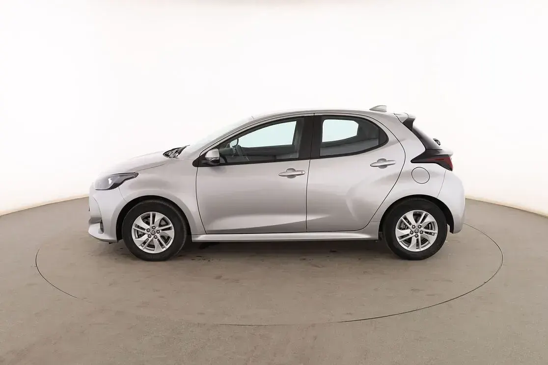 Usado Toyota Yaris Business Edition 116 CV (85 kW) 2024 Gris Utilitario