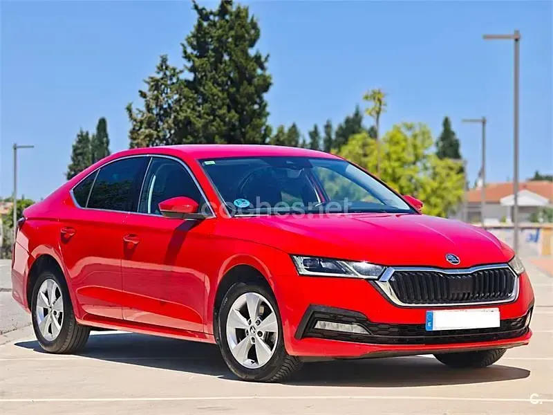 Usado Skoda Octavia Style 150 CV (110 kW) 2022 Granate Berlina