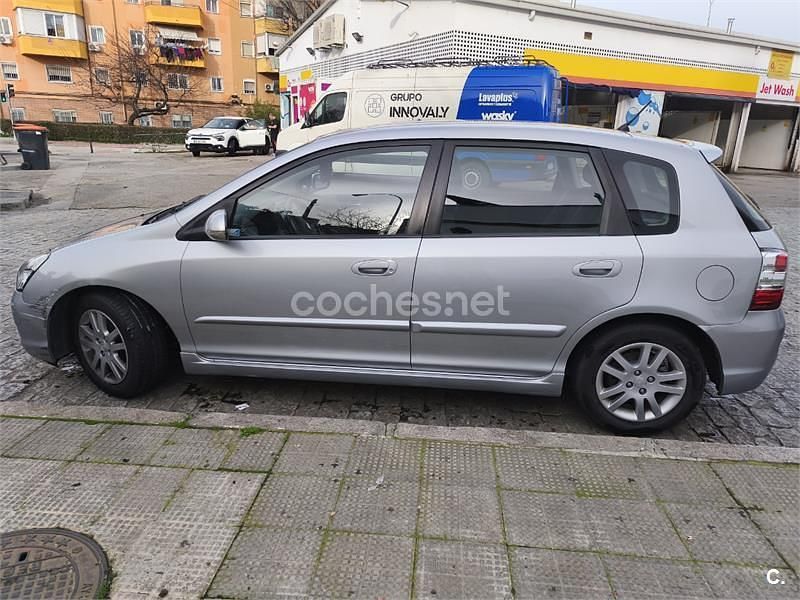 Usado Honda Civic ES 110 CV (80 kW) 2005 Gris / plata Berlina