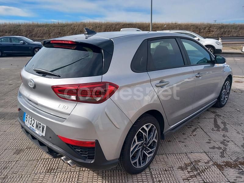 Usado Hyundai i30 N Line 100 CV (73 kW) 2024 Gris / plata Berlina
