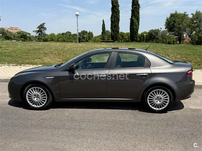 Usado Alfa Romeo 159 Distinctive 150 CV (110 kW) 2009 Marrón Berlina