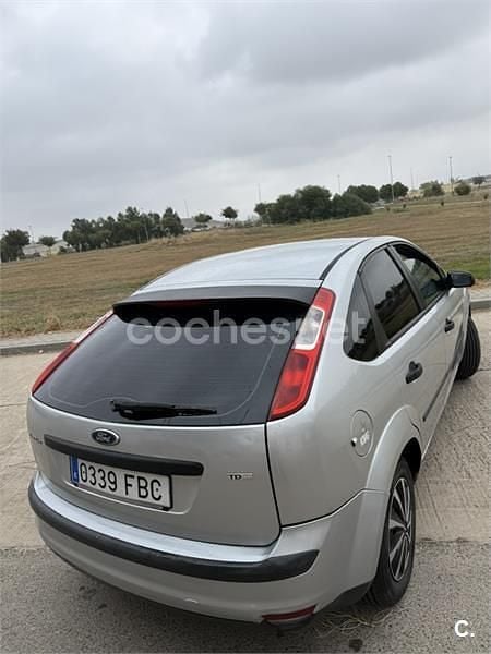 Gris / plata Usado 2006 Ford Focus Trend Berlina | 2650 € (Buen precio) - Imagen 1/4