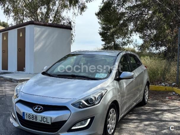 Gris / plata Usado 2015 Hyundai i30 Berlina | 6999 € (Buen precio) - Imagen 1/4
