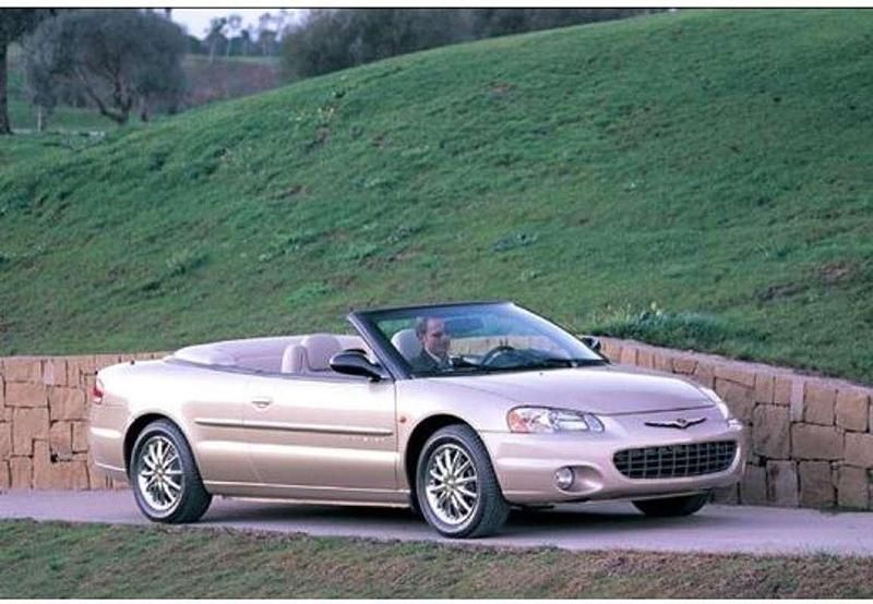 Usado Chrysler Sebring Cabriolet 203 CV (149 kW) 2002 Azul Descapotable