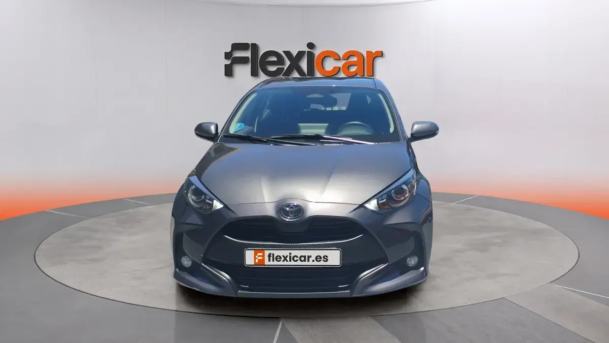 Usado Toyota Yaris Hybrid Active 116 CV (85 kW) 2024 Gris Berlina