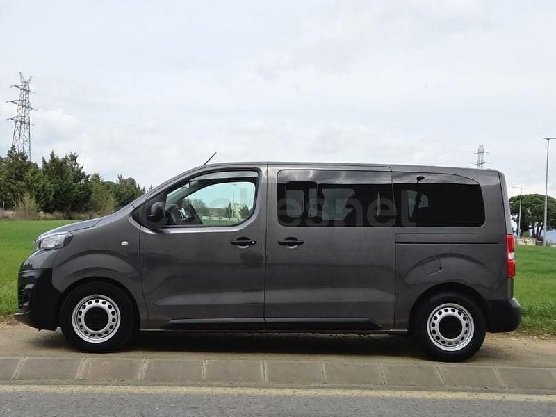 Usado Peugeot Traveller Active 120 CV (88 kW) 2018 Gris / plata Monovolumen