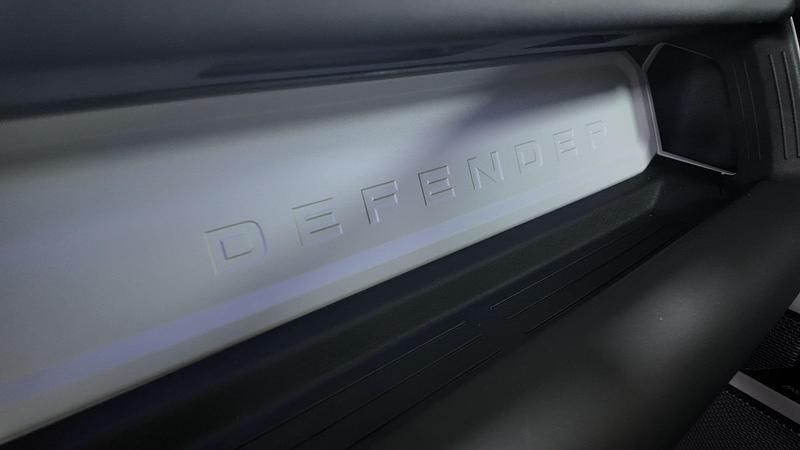 Usado Land Rover Defender SE 250 CV (183 kW) 2023 Negro SUV