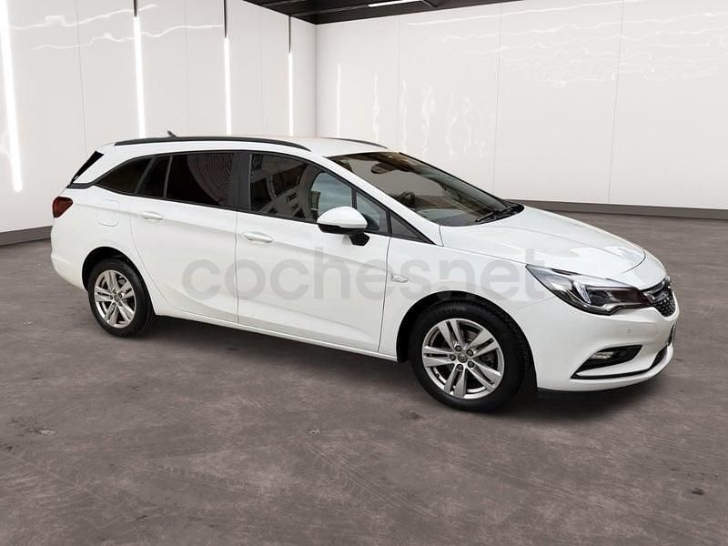 Usado Opel Astra Dynamic 150 CV (110 kW) 2019 Blanco Familiar