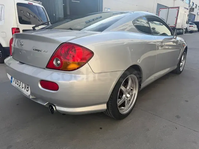 Usado Hyundai Coupé 105 CV (77 kW) 2004 Gris / plata Coupe