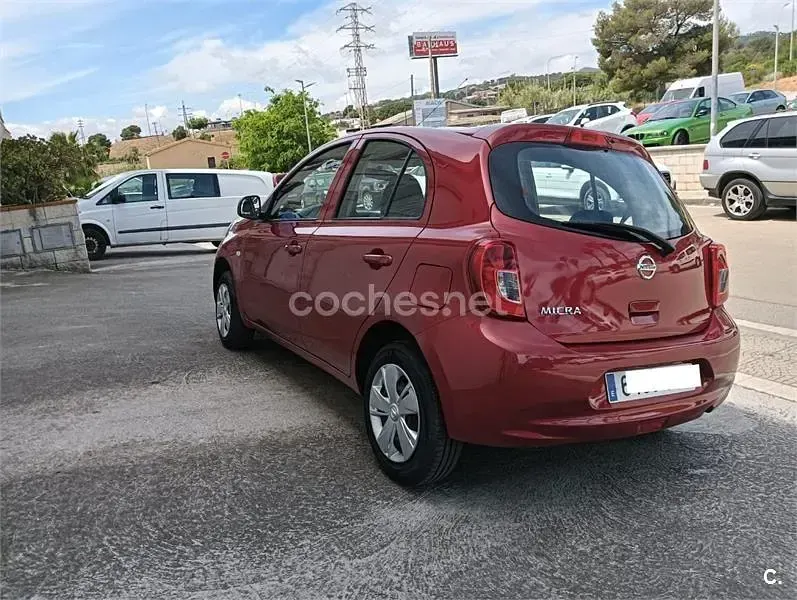 Usado Nissan Micra 80 CV (58 kW) 2014 Granate Utilitario
