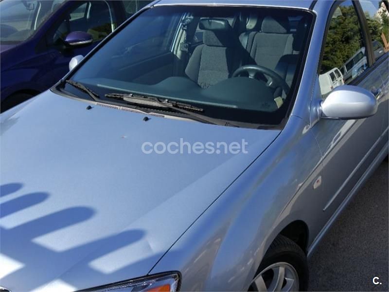 Gris / plata Usado 2005 Kia Cerato EX Berlina | 6000 € - Imagen 1/3