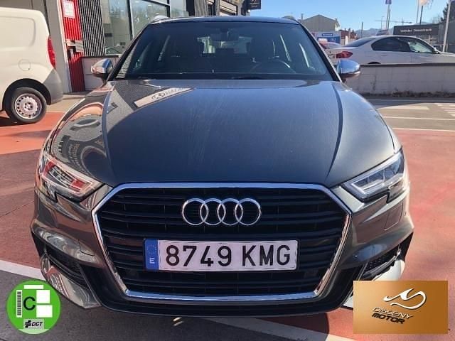 Gris / plata Usado 2018 Audi A3 Sportback S-Line Utilitario | 29.900 € - Imagen 1/4