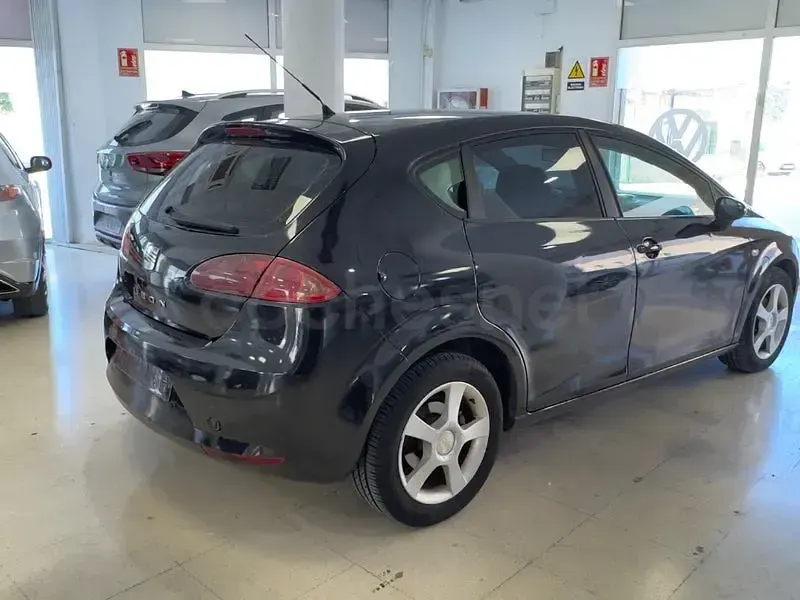 Usado Seat Leon Stylance 105 CV (77 kW) 2007 Negro Utilitario