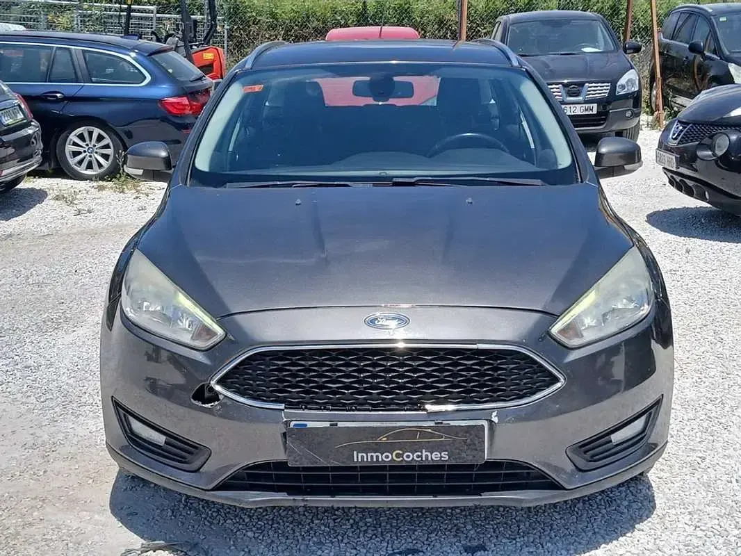 Usado Ford Focus Trend 114 CV (83 kW) 2015 Gris Familiar