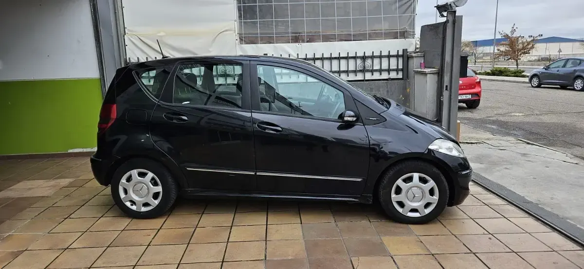 Usado Mercedes A180 109 CV (80 kW) 2008 Negro