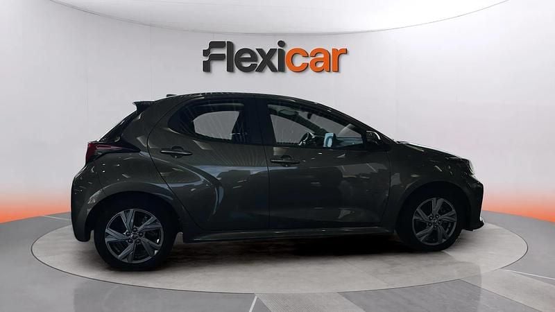 Usado Toyota Yaris Hybrid Active 116 CV (85 kW) 2024 Verde Utilitario
