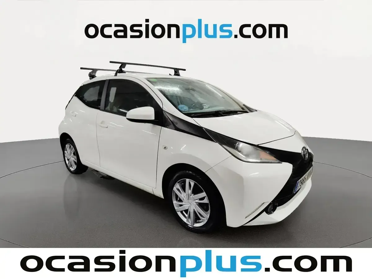 Usado Toyota Aygo X-play 69 CV (50 kW) 2018 Blanco Utilitario