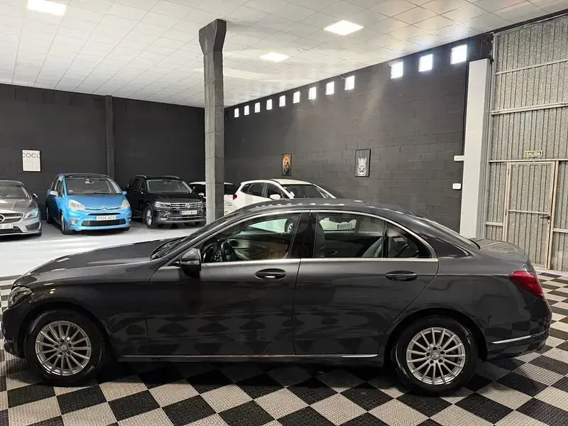 Usado Mercedes C220 170 CV (125 kW) 2015 Gris / plata Berlina