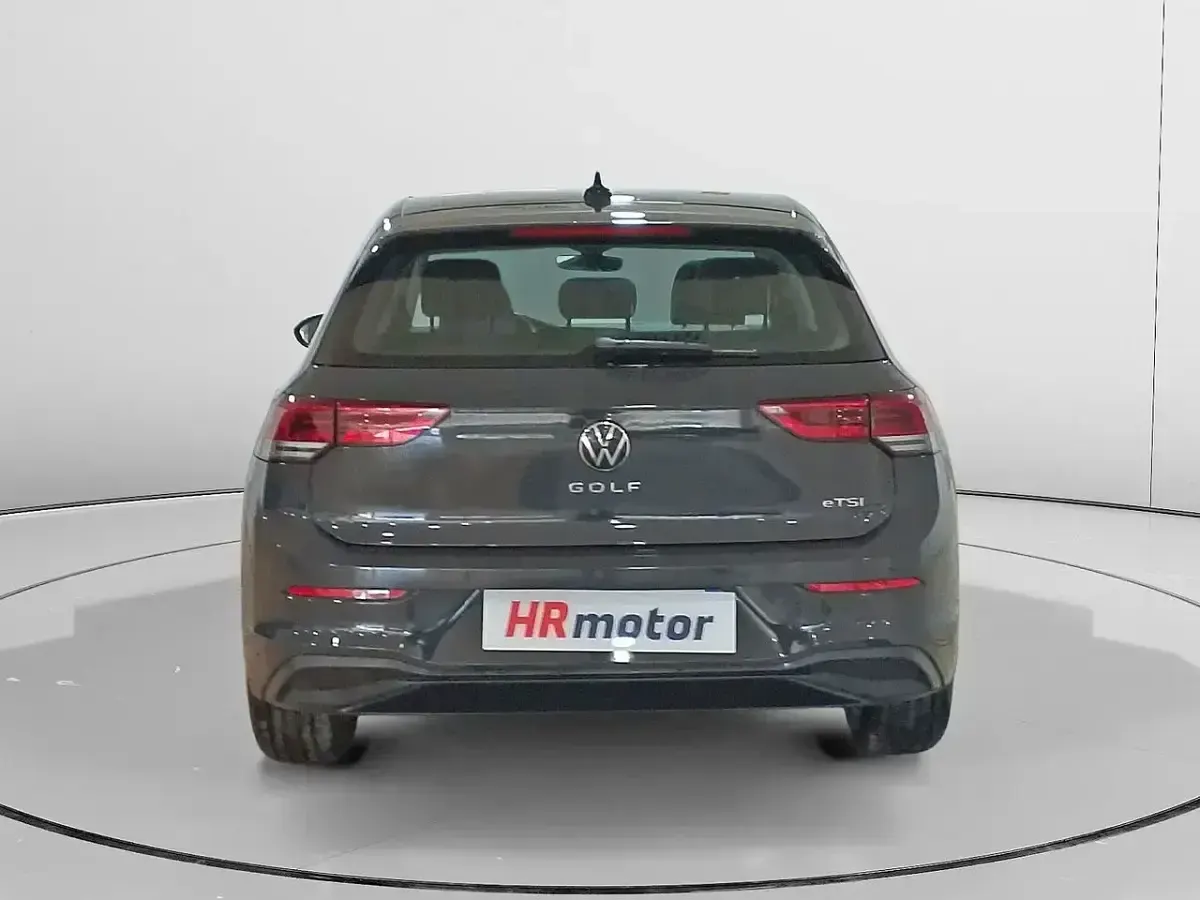 Usado VW Golf VIII Business 150 CV (110 kW) 2021 Gris / plata Berlina