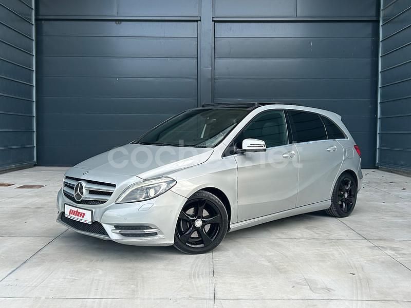 Gris / plata Usado 2013 Mercedes B200 Monovolumen | 12.990 € (Precio justo) - Imagen 1/4