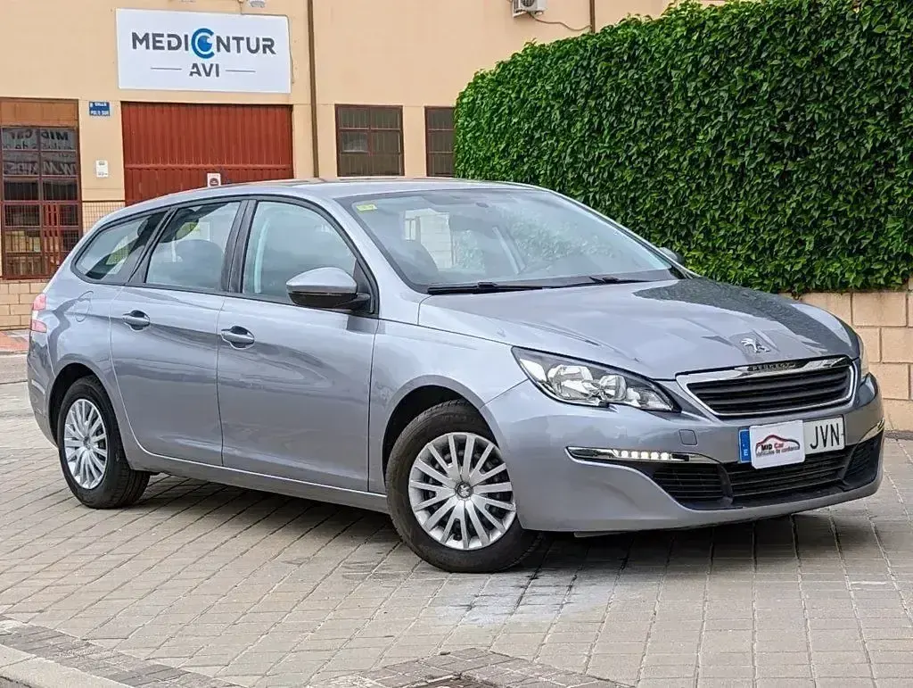 Usado Peugeot 308 SW Business-Line 100 CV (73 kW) 2016 Gris Familiar