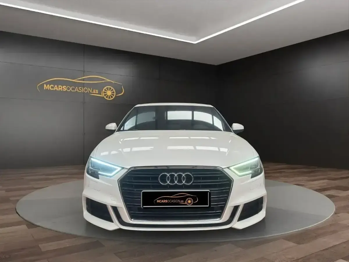 Käytetty Audi A3 S-Line 116 HP (85 kW) 2019 Valkoinen Sedan