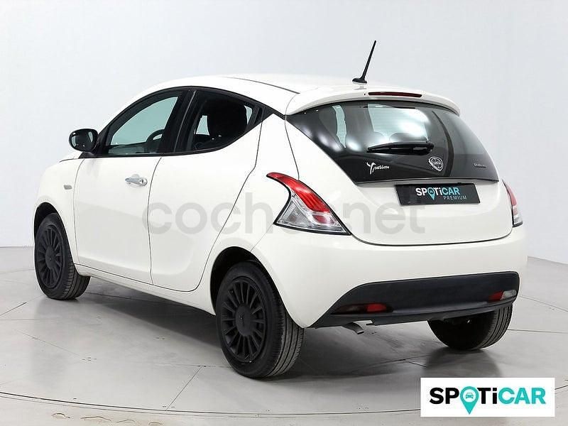 Usado Lancia Ypsilon Silver 69 CV (50 kW) 2022 Blanco Utilitario