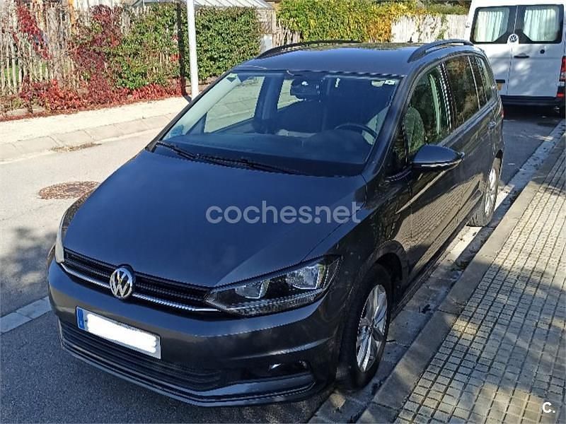 Gris / plata Usado 2018 VW Touran Edition Monovolumen | 11.875 € (Buen precio) - Imagen 1/4
