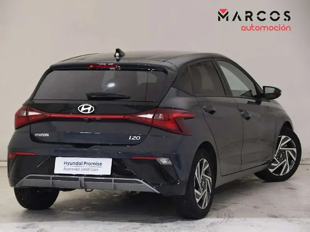 Usado Hyundai i20 101 CV (74 kW) 2025 Gris Utilitario
