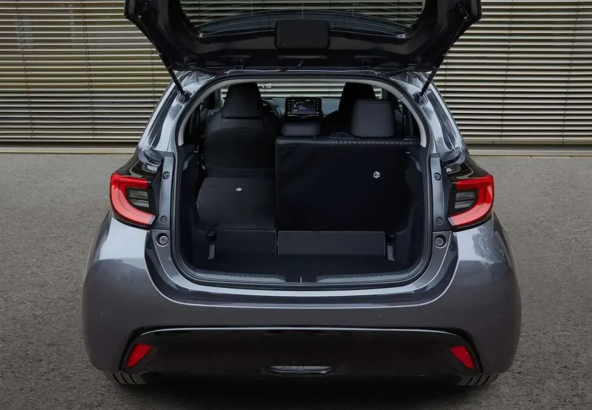 Usado Mazda 2 Comfort 116 CV (85 kW) 2022 Marrón Utilitario