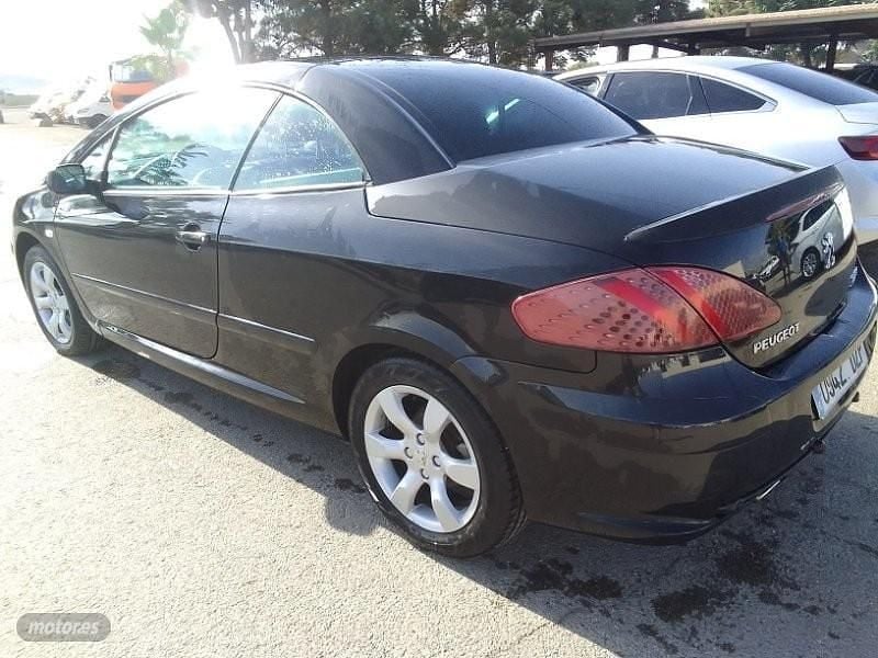 Usado Peugeot 307 CC 136 CV (100 kW) 2006 Negro Descapotable