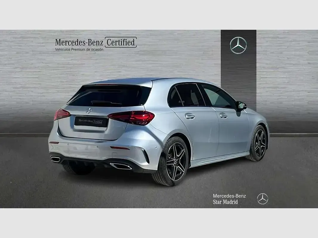 Usado Mercedes A180 109 CV (80 kW) 2025 Plateado Utilitario