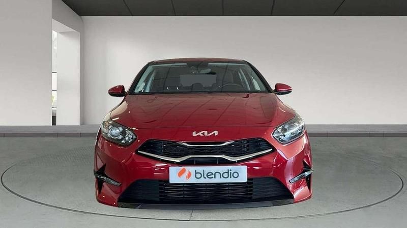 Usado Kia Ceed 137 CV (100 kW) 2023 Rojo Utilitario