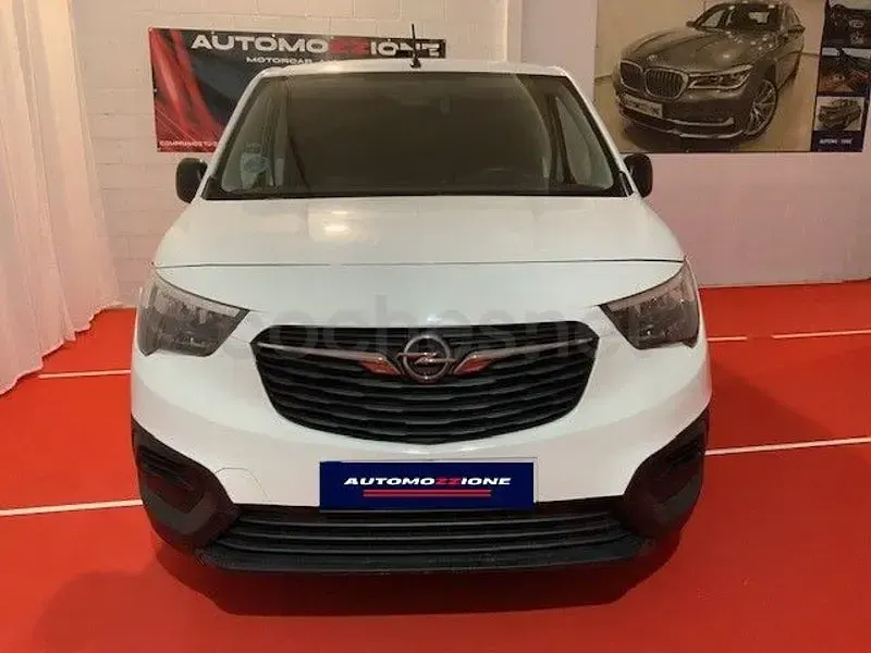 Käytetty Opel Combo Life Edition 102 HP (75 kW) 2022 Valkoinen Tila-auto