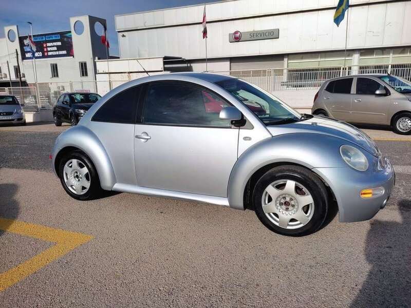 Usado VW Beetle 116 CV (85 kW) 2002 Plateado Utilitario