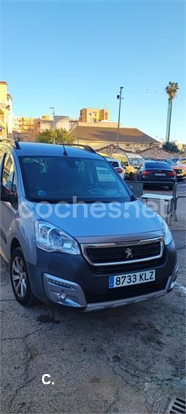 Usado Peugeot Partner Tepee Outdoor 100 CV (73 kW) 2016 Gris / plata Monovolumen