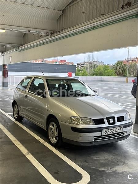 Gris / plata Usado 2001 Seat Ibiza Stella Berlina | 1500 € (Buen precio) - Imagen 1/2