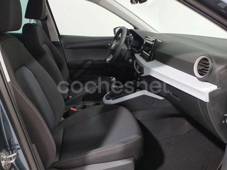 Usado Seat Arona Style 115 CV (84 kW) 2024 Gris / plata SUV
