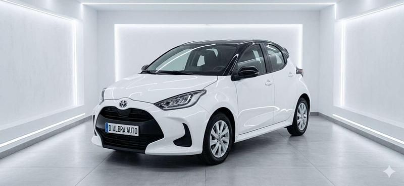 Usado Toyota Yaris Hybrid Active 116 CV (85 kW) 2022 Blanco Utilitario